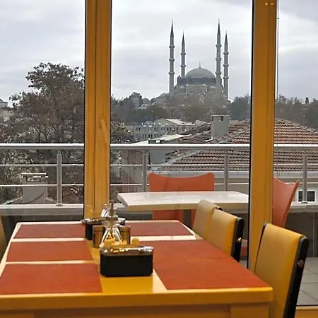 Hotel Saray 3*